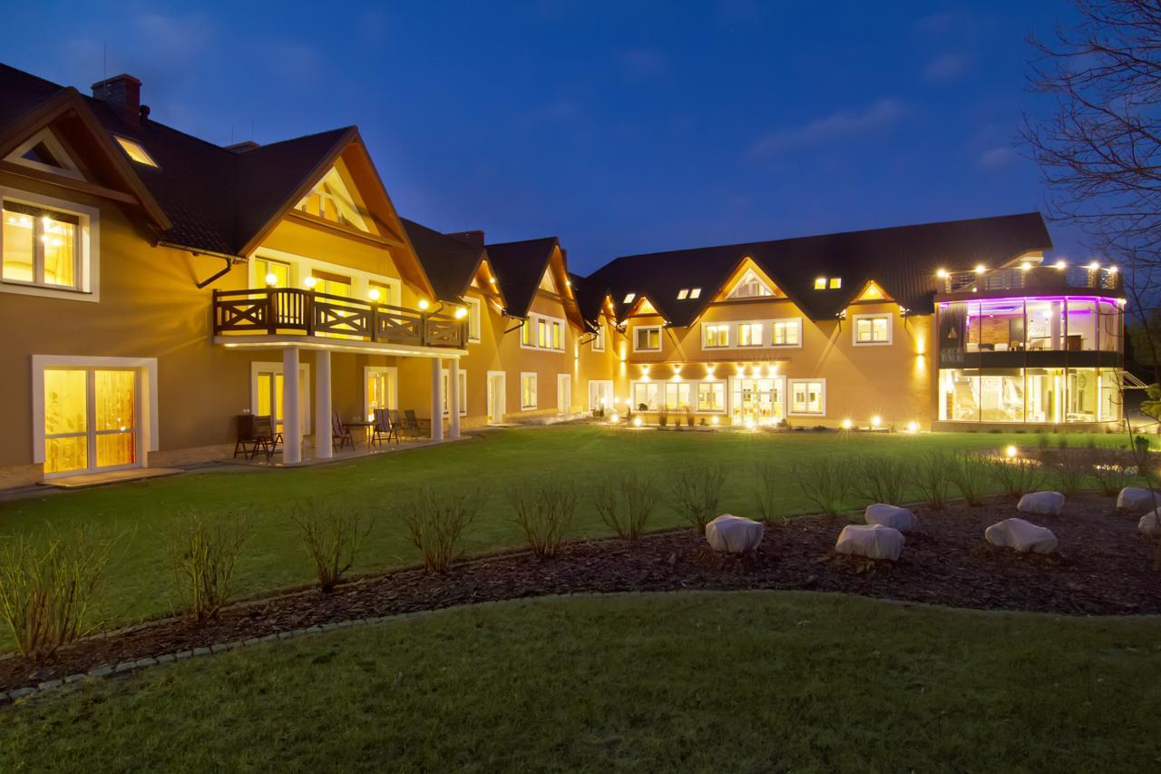 Hotel Pory Roku Czysteblota Kültér fotó