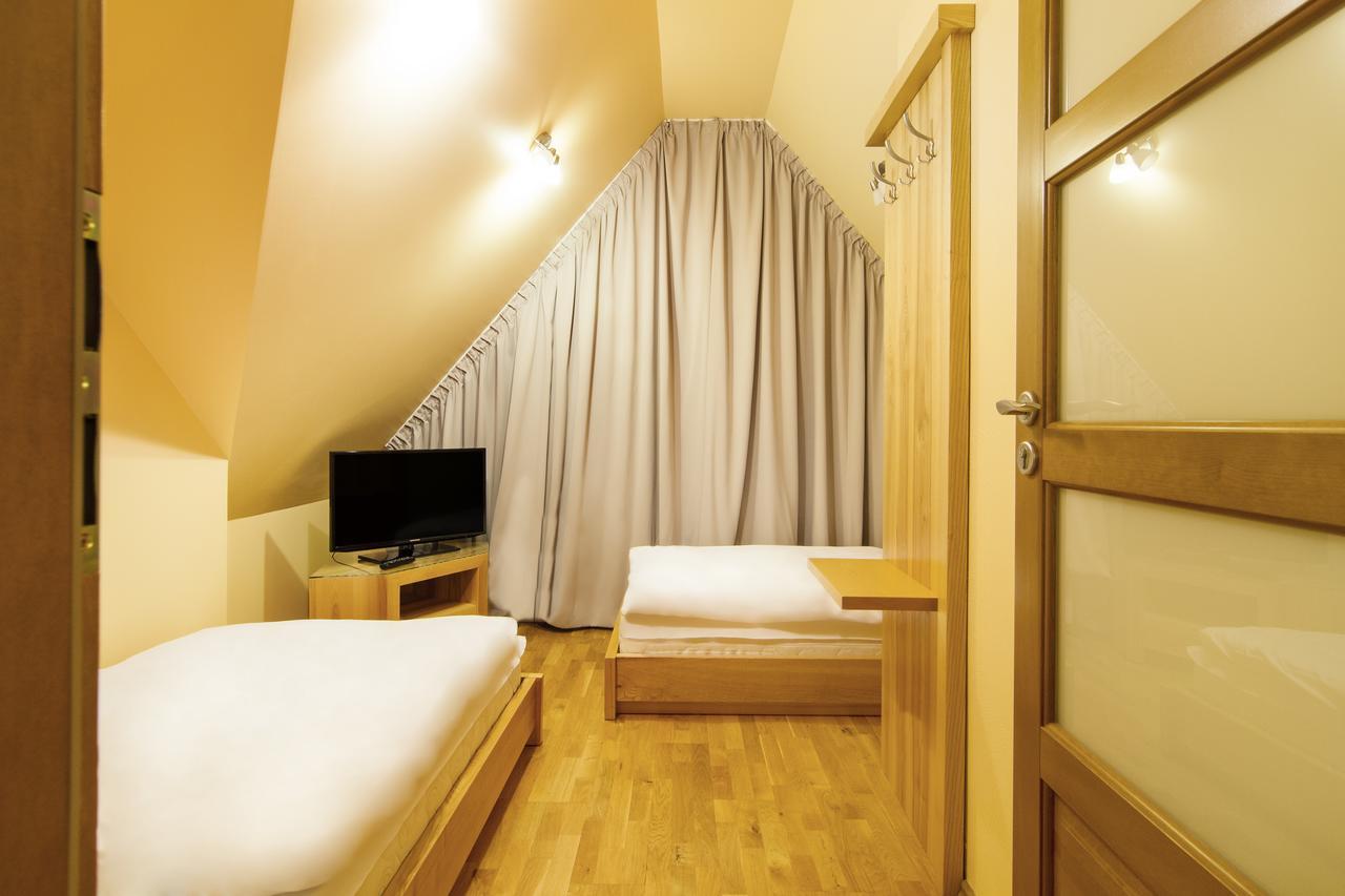 Hotel Pory Roku Czysteblota Kültér fotó